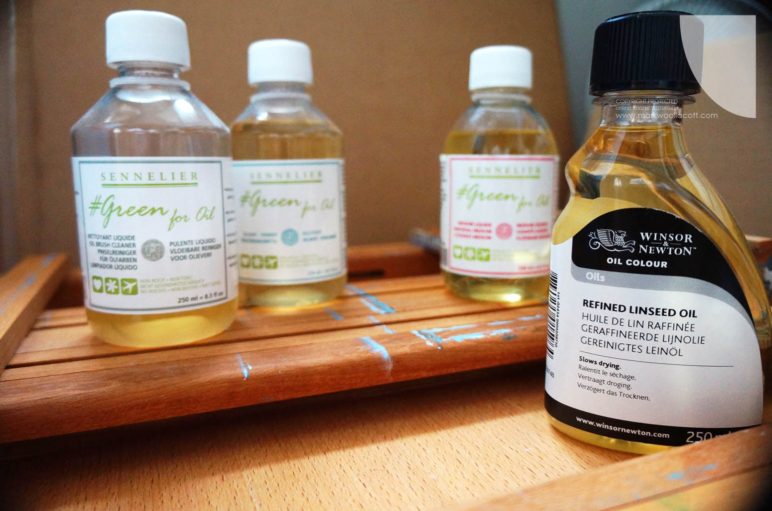Winsor and Newton refined linseed oil for artists and oil painters
