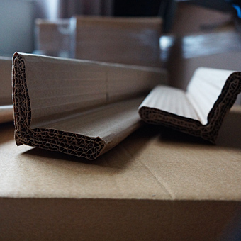 Eco-friendly cardboard edge protector for safely protecting artworks and paintings in transit